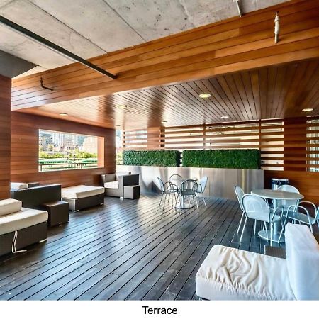 Three Br Condo Step To Cn Tower Rogers Center With Free Parking Toronto Buitenkant foto