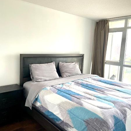 Three Br Condo Step To Cn Tower Rogers Center With Free Parking Toronto Buitenkant foto