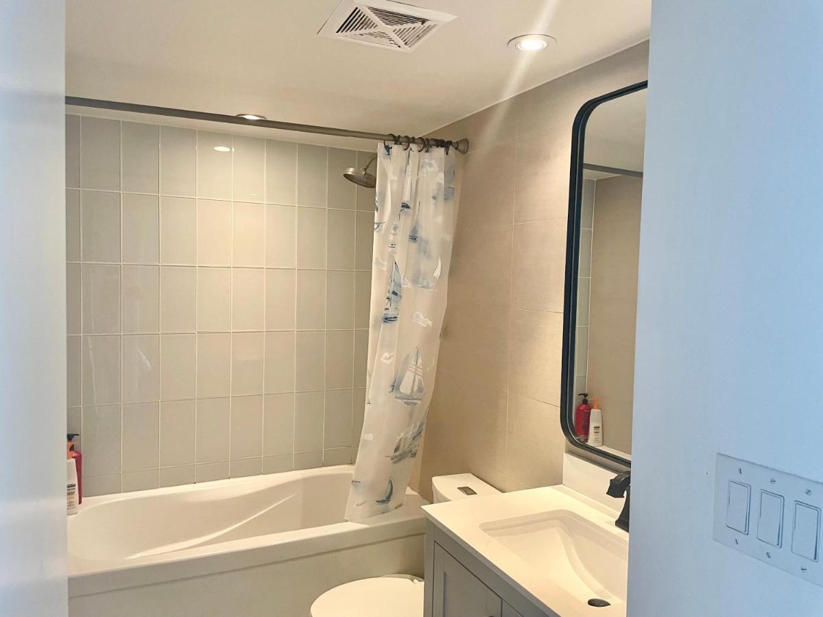 Three Br Condo Step To Cn Tower Rogers Center With Free Parking Toronto Buitenkant foto