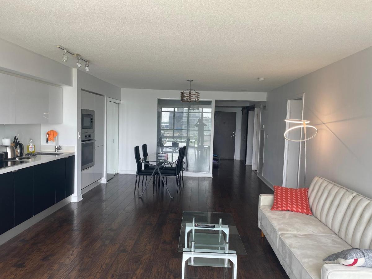 Three Br Condo Step To Cn Tower Rogers Center With Free Parking Toronto Buitenkant foto