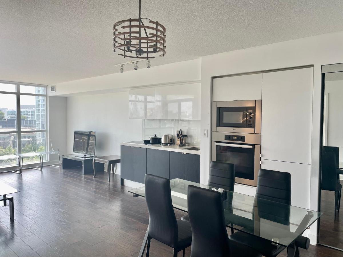 Three Br Condo Step To Cn Tower Rogers Center With Free Parking Toronto Buitenkant foto