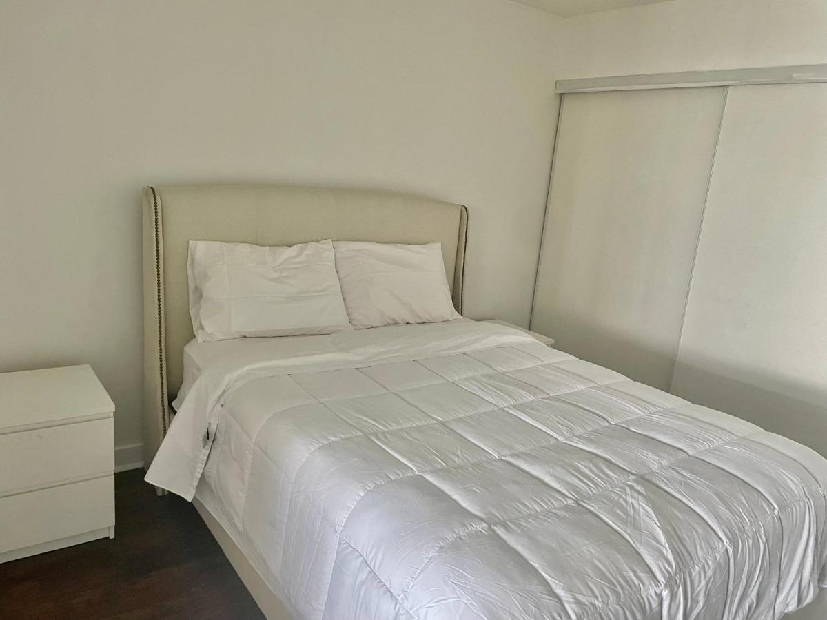 Three Br Condo Step To Cn Tower Rogers Center With Free Parking Toronto Buitenkant foto