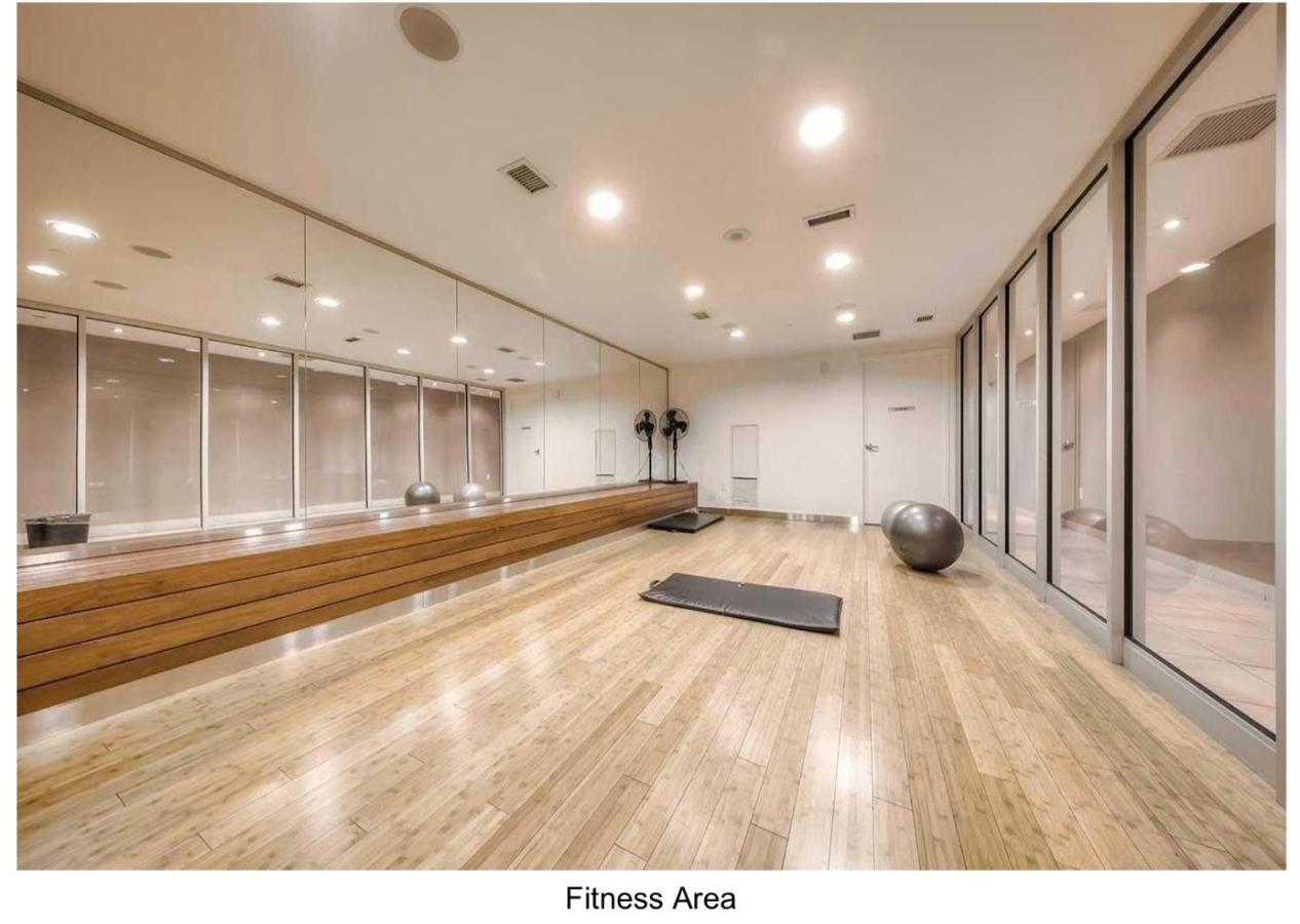 Three Br Condo Step To Cn Tower Rogers Center With Free Parking Toronto Buitenkant foto